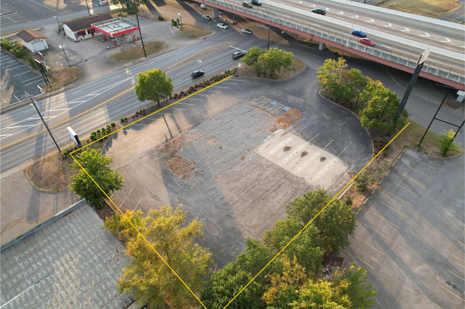 Drone view of 708 Rivergate Pkwy with the parcel outlined
